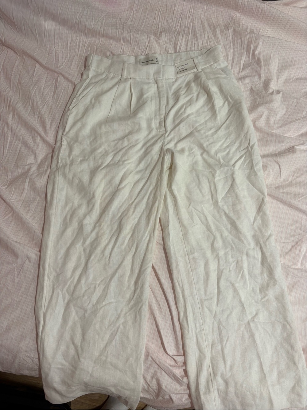 Abercrombie & Fitch White High-Rise Pleated Linen Trousers